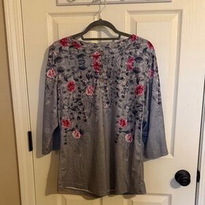 Three Quarter Sleeve Gray Women's Top with Pink Roses